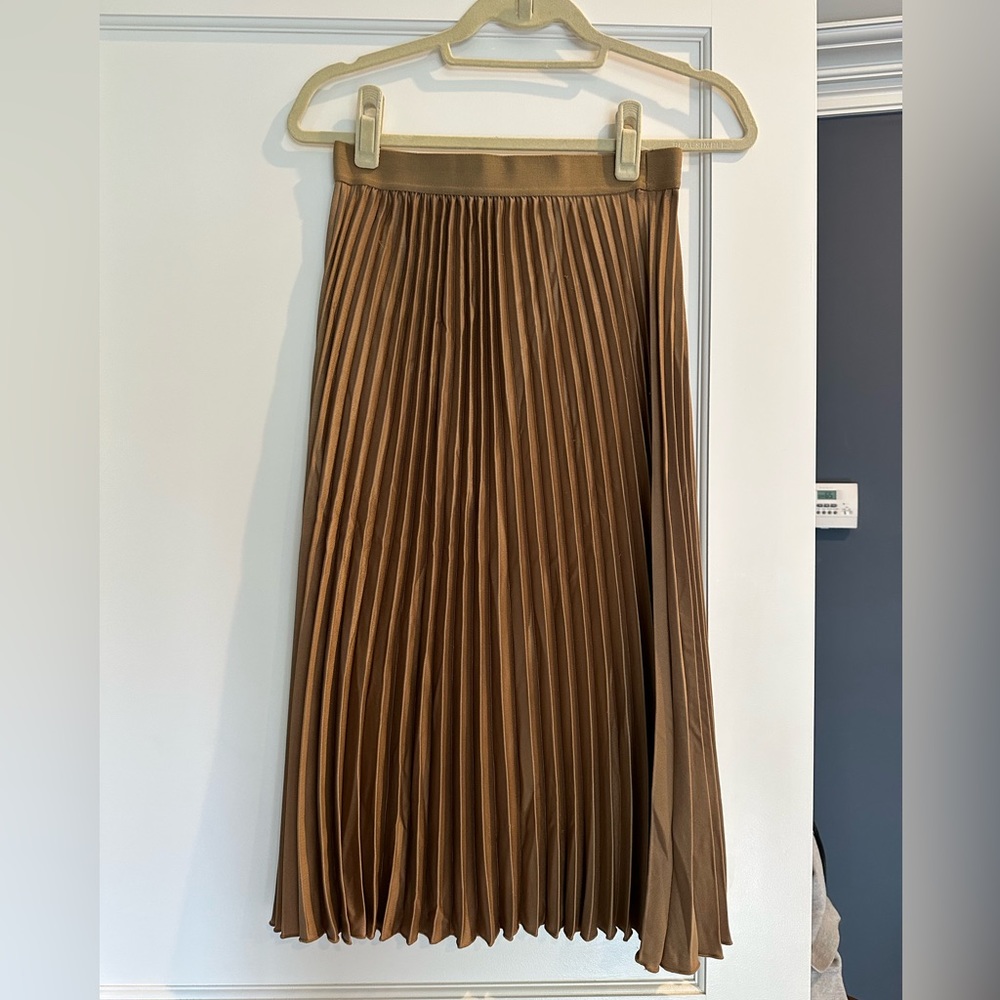 NWOT H&M Pleated Long Skirt